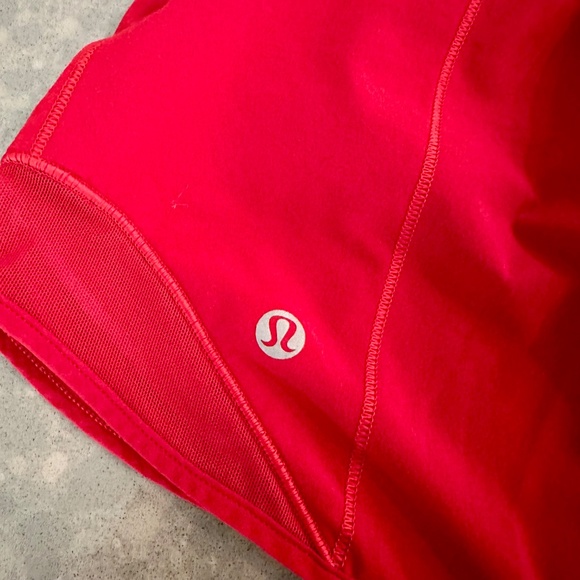 Lululemon Hotty Hot High-Rise Lined Short 2.5" - Size 8 - Red - Picture 4 of 5